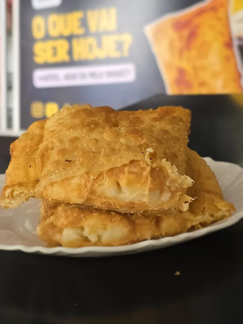 Pastel de frango com catupiry